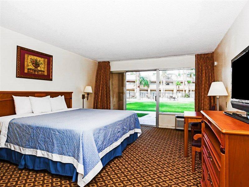 Days Inn By Wyndham בייקרספילד מראה חיצוני תמונה