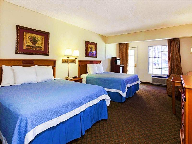 Days Inn By Wyndham בייקרספילד מראה חיצוני תמונה