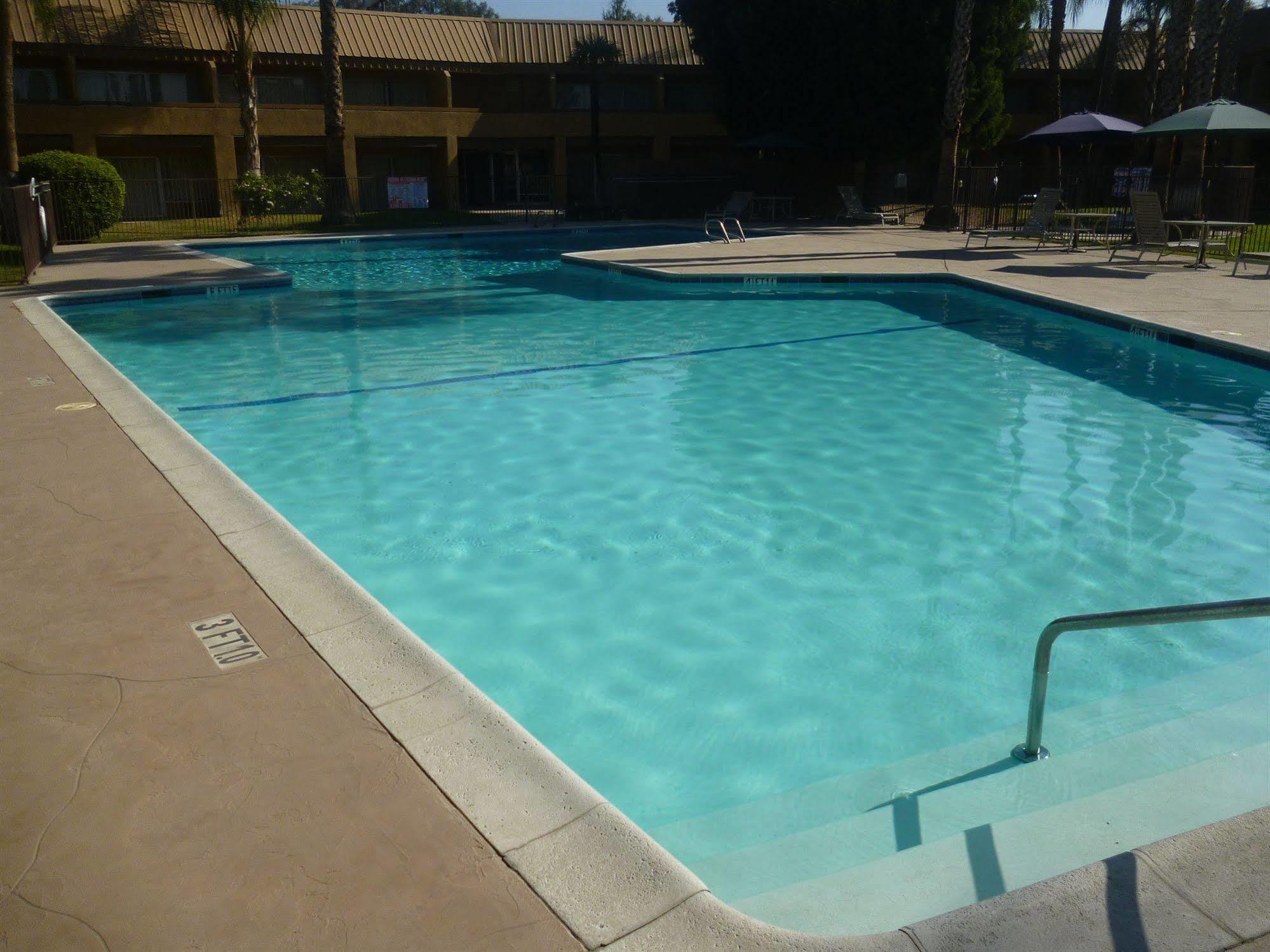 Days Inn By Wyndham בייקרספילד מראה חיצוני תמונה
