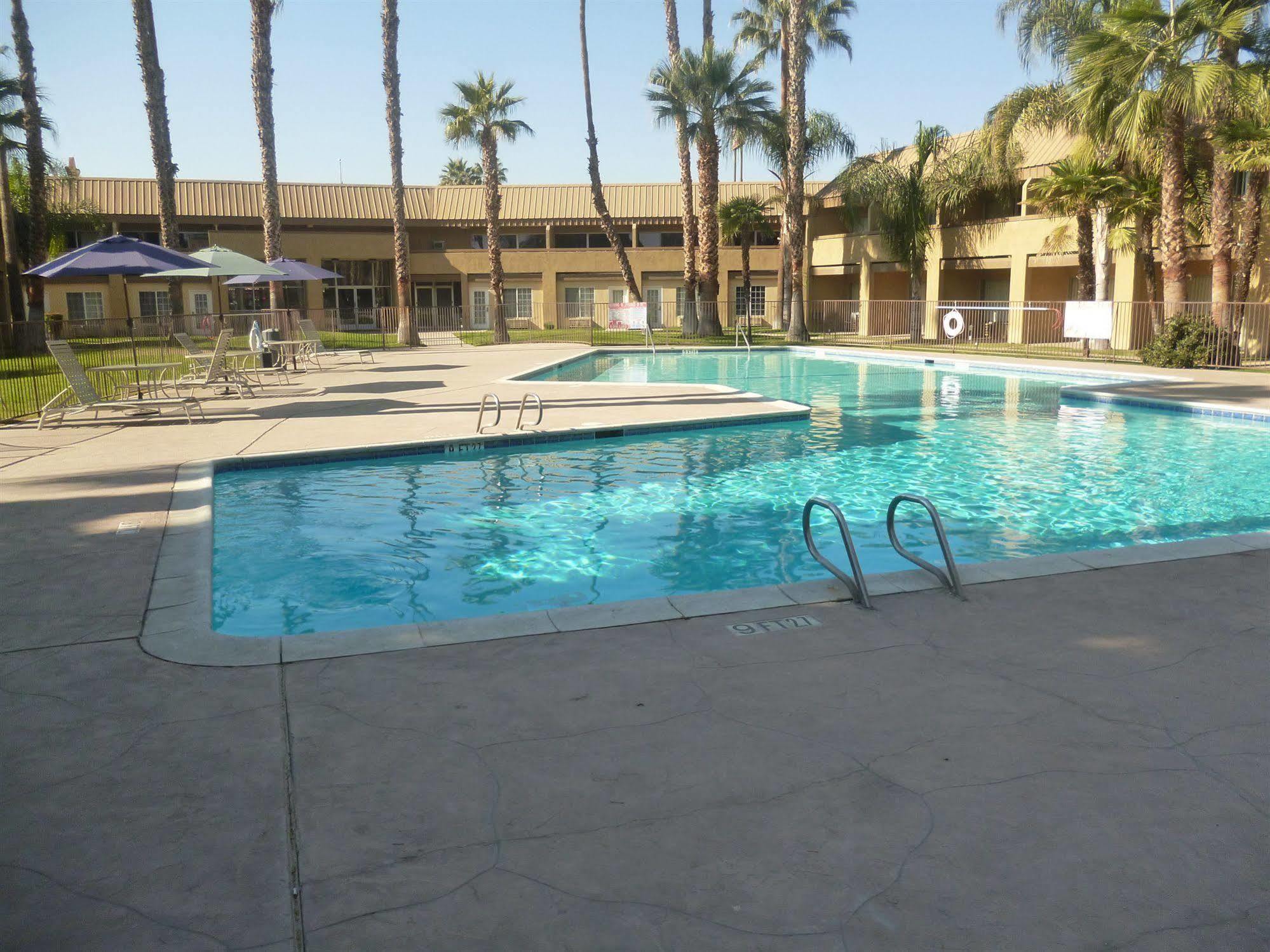 Days Inn By Wyndham בייקרספילד מראה חיצוני תמונה