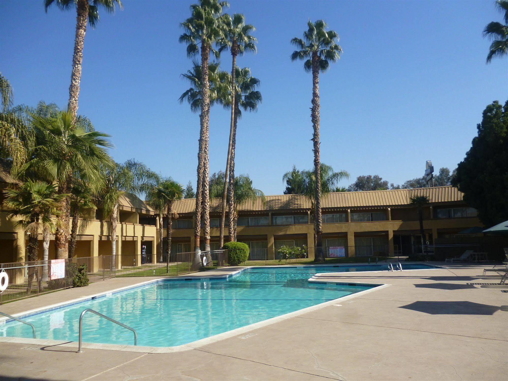 Days Inn By Wyndham בייקרספילד מראה חיצוני תמונה